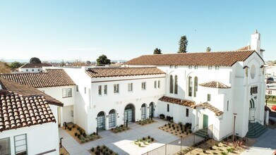 Rose on Bond in Oakland, CA - Foto de edificio - Building Photo