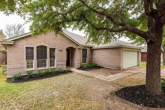 3005 Hill St in Round Rock, TX - Foto de edificio - Building Photo