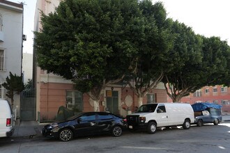 676 Shatto Pl. in Los Angeles, CA - Foto de edificio - Building Photo