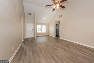 2081 Wedgewood Dr in Stone Mountain, GA - Building Photo - Building Photo