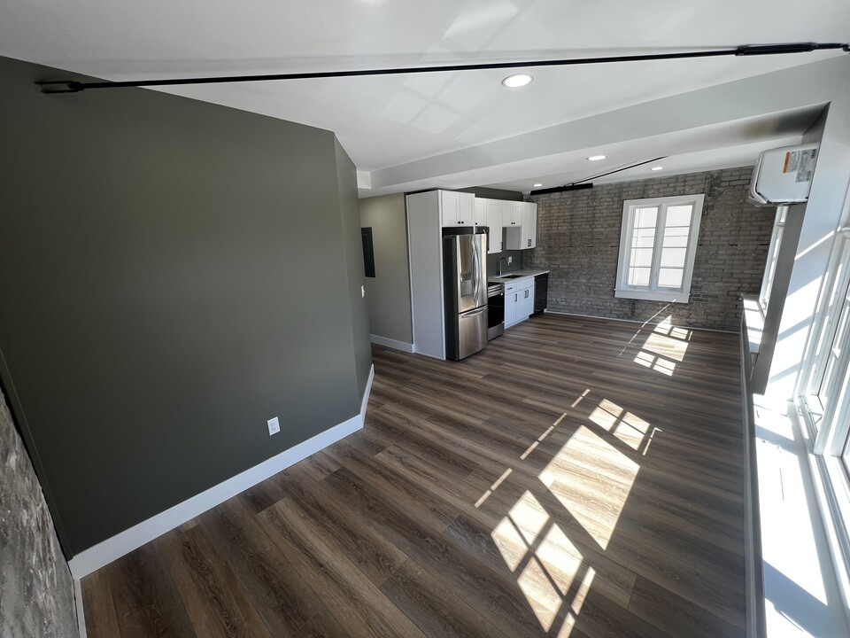 208 S Jackson St in Jackson, MI - Building Photo