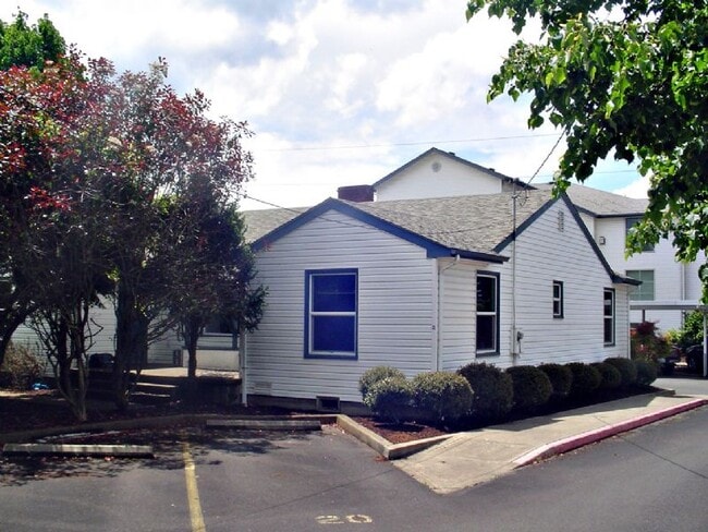 property at 960 Anderson Ln