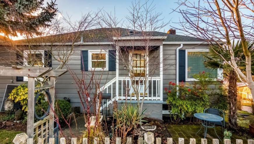 4803 SW Lander St in Seattle, WA - Building Photo
