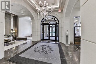 300 Randall St in Oakville, ON - Building Photo - Building Photo