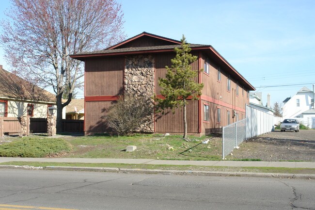 1718 W Boone Ave in Spokane, WA - Building Photo - Building Photo