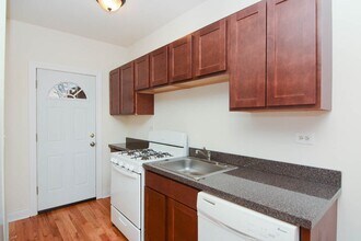 629 W Cornelia Ave in Chicago, IL - Building Photo - Building Photo