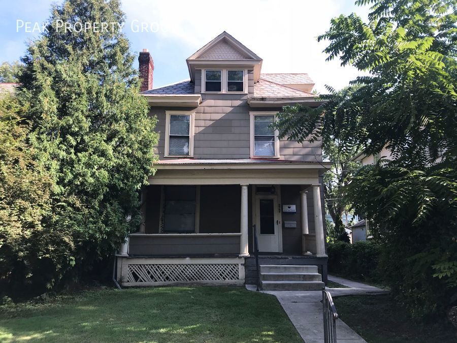 194 E Oakland Ave in Columbus, OH - Building Photo