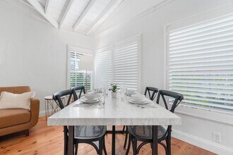716 NE 17th Rd in Fort Lauderdale, FL - Building Photo - Building Photo
