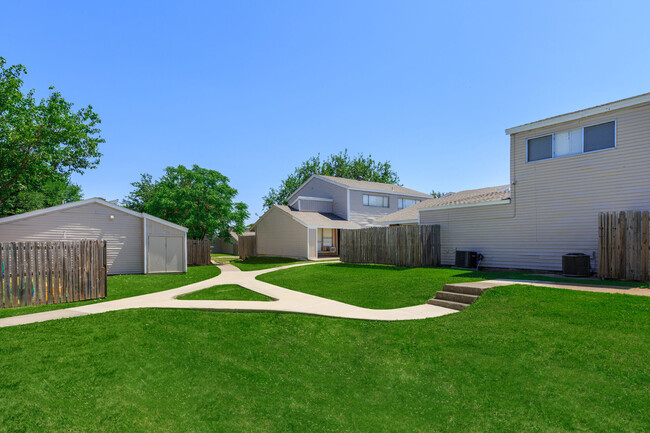 Rolling Meadows in Arlington, TX - Building Photo - Building Photo