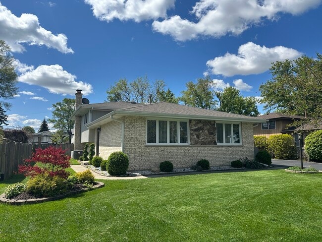 130 Bonnie Brae Ave in Mount Prospect, IL - Building Photo - Building Photo