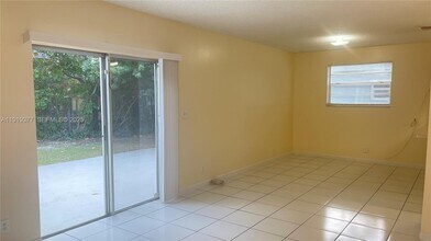 2444 Raleigh St in Hollywood, FL - Building Photo - Building Photo