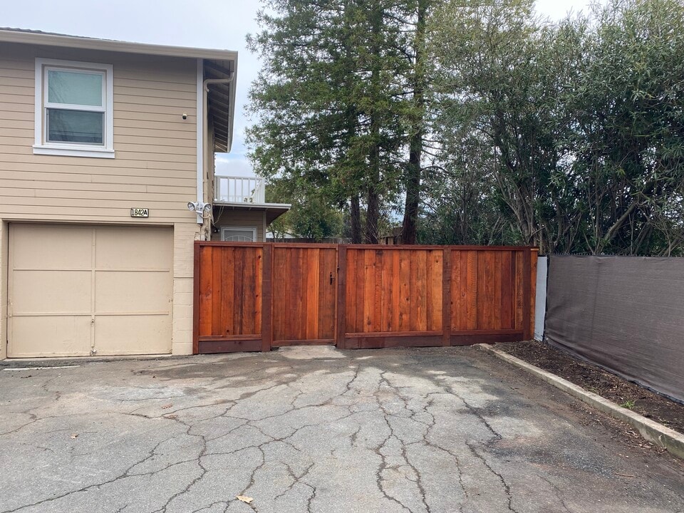 1842 Lynwood Dr, Unit 1842 Lynwood Dr. Unit A in Concord, CA - Foto de edificio