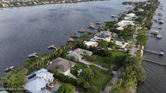 10620 S Tropical Trail in Merritt Island, FL - Foto de edificio - Building Photo