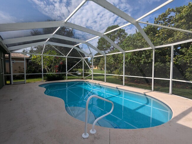 601 Waverly Cir in Port St. Lucie, FL - Building Photo - Building Photo
