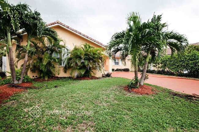 14725 SW 172nd St in Miami, FL - Building Photo - Building Photo