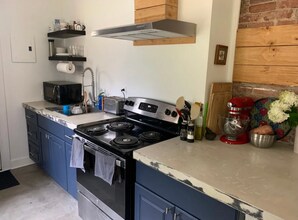 621 W Markham Ave in Durham, NC - Building Photo - Building Photo