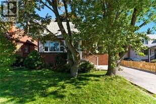 425 Upper Gage Ave in Hamilton, ON - Building Photo