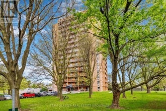 1580 Adelaide St in London, ON - Building Photo - Building Photo