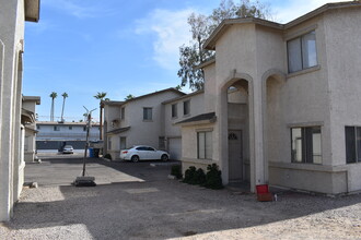 7351 N Black Canyon Hwy in Phoenix, AZ - Building Photo - Building Photo