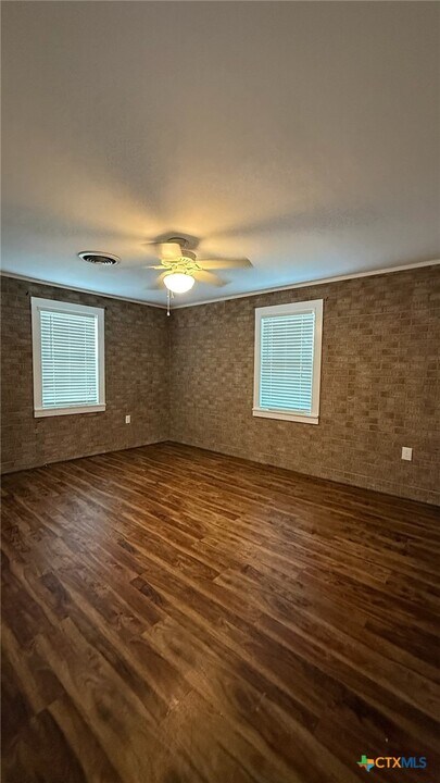 301 Highland Dr in Burnet, TX - Building Photo