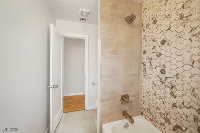 property at 1044 E Hassett Ave