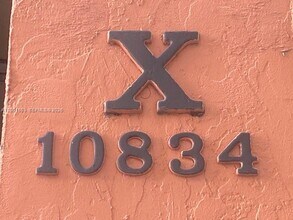 10834 N Kendall Dr in Miami, FL - Building Photo - Building Photo