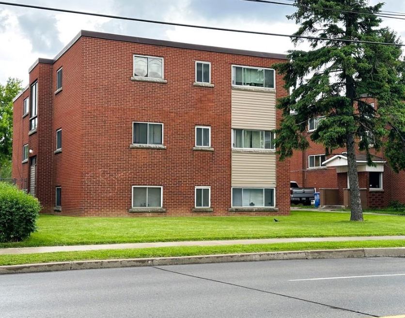 450B Upper Gage Av in Hamilton, ON - Building Photo