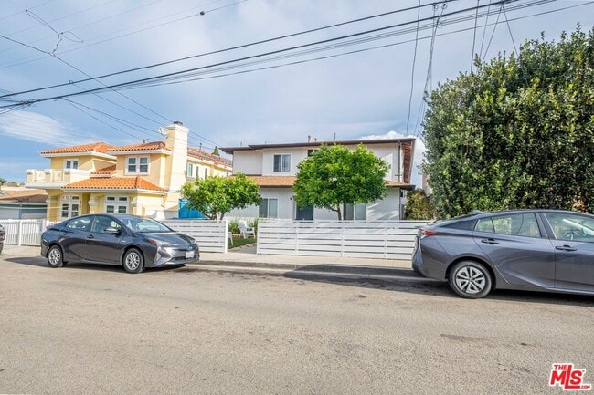 2107 Pullman Ln in Redondo Beach, CA - Building Photo - Building Photo