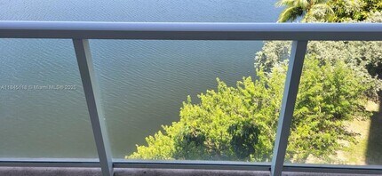 1301 NE Miami Gardens Dr, Unit 602W in Miami, FL - Building Photo - Building Photo