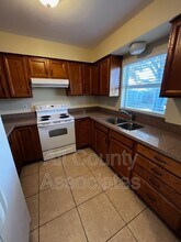 1011 Idlebriar Way in Tarpon Springs, FL - Building Photo - Building Photo