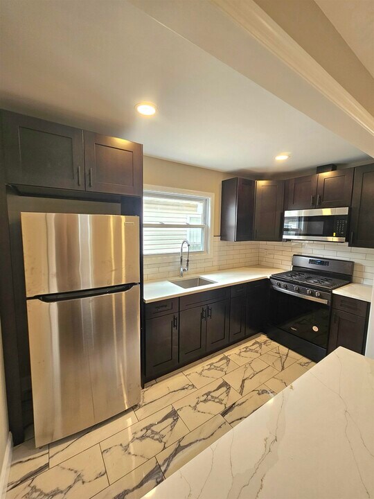 427 5th St in Union City, NJ - Building Photo
