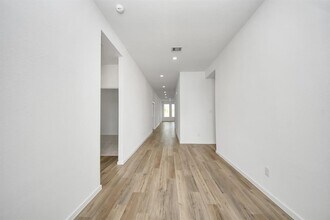 13407 Harbor Pt Dr in Santa Fe, TX - Building Photo - Building Photo