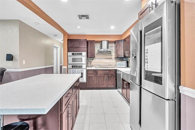 6960 SW 15th St in Pembroke Pines, FL - Foto de edificio - Building Photo