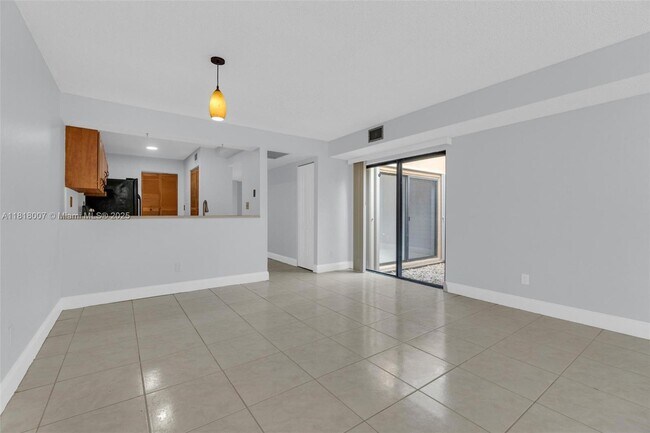 1341 E Golfview Dr in Pembroke Pines, FL - Building Photo - Building Photo