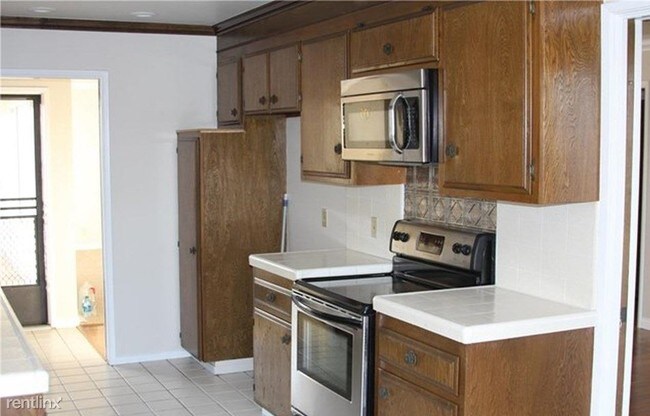 2131 E 1st St in Long Beach, CA - Building Photo - Building Photo