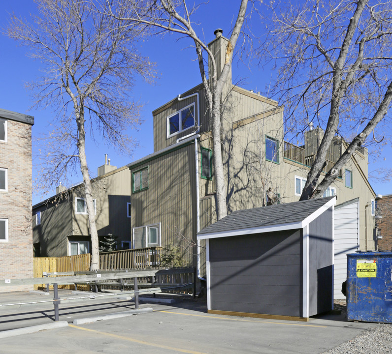 715 2nd Ave NW in Calgary, AB - Building Photo