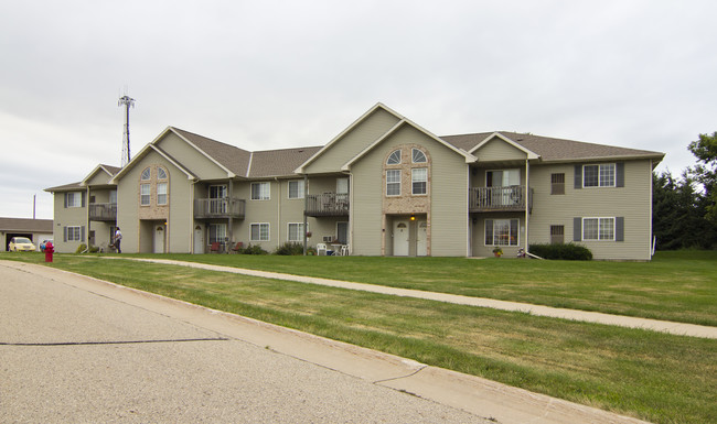 Deer Run Apartments in Waupun, WI - Building Photo - Building Photo