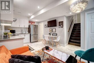 25 Duncannon Dr in Toronto, ON - Building Photo - Building Photo