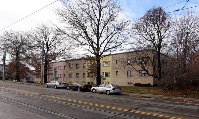 South View Apartments in Pittsburgh, PA - Building Photo - Building Photo