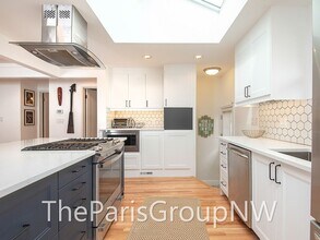 3311 38th Ave W in Seattle, WA - Building Photo - Building Photo