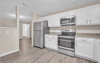 4546 Lane Ave S in Jacksonville, FL - Foto de edificio - Building Photo