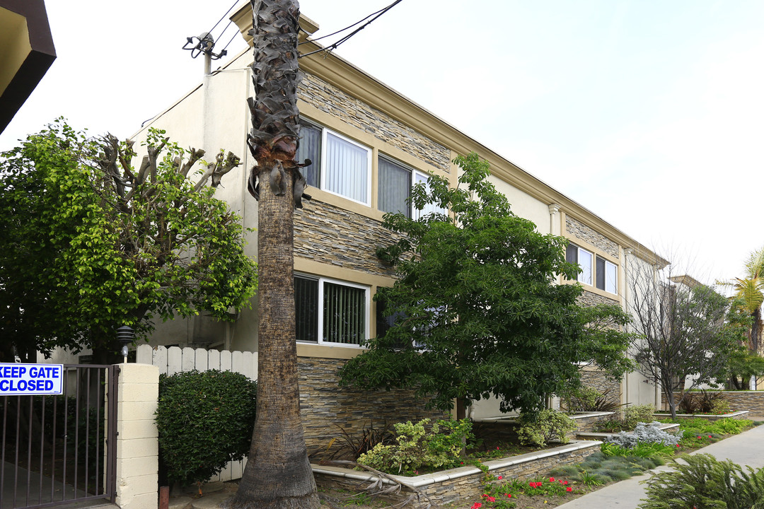 Carrousel 1 in Torrance, CA - Building Photo