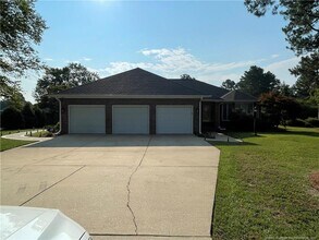 6560 Windy Creek Way in Fayetteville, NC - Building Photo - Building Photo