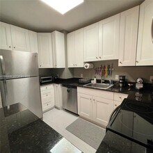 1380 SW 11th St in Miami, FL - Building Photo - Building Photo