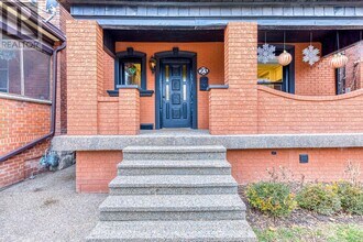 23 Fairholt Rd N in Hamilton, ON - Building Photo - Building Photo