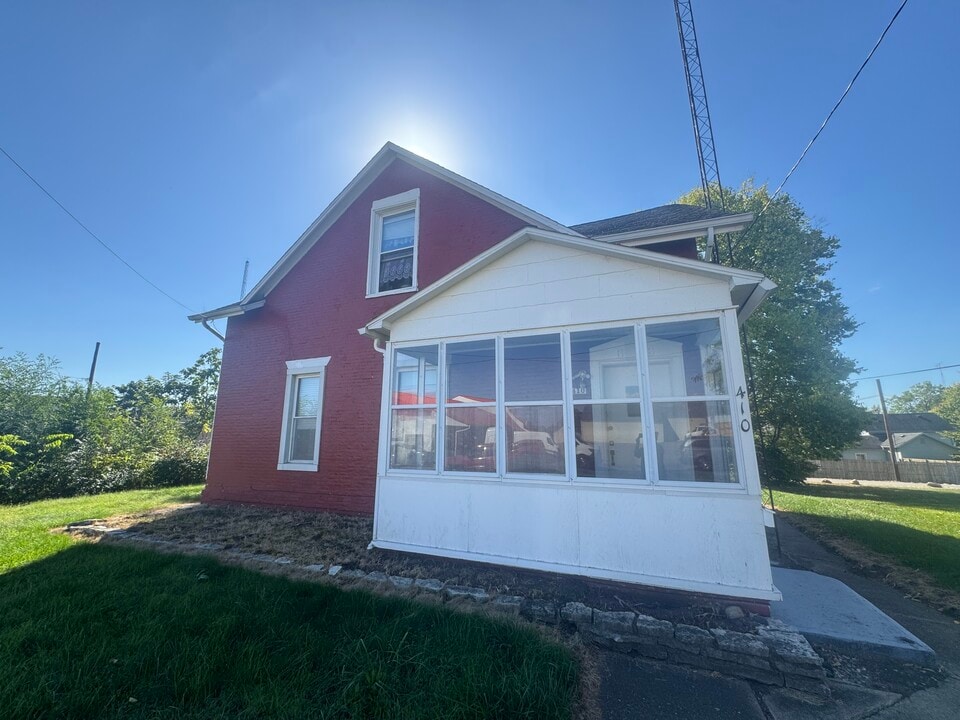 410 E Winona Ave in Warsaw, IN - Building Photo