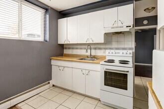 Kent Apartments in Edmonton, AB - Building Photo - Building Photo