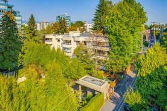 Landmark Sunset in Vancouver, BC - Building Photo - Building Photo