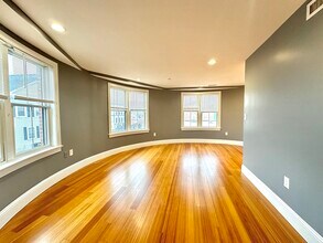 409 Main St, Unit 2 in Woburn, MA - Foto de edificio - Building Photo