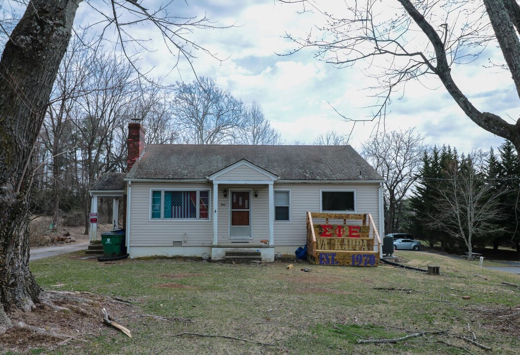 1506 N Main St in Blacksburg, VA - Building Photo